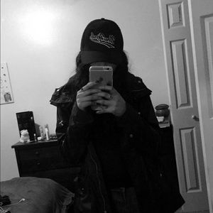 Meet your Posher, Claudia