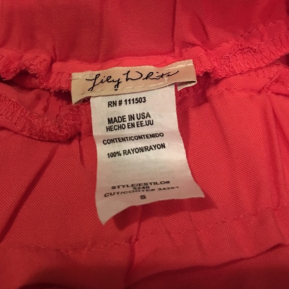 Lily White Shorts - Picture 2 of 4