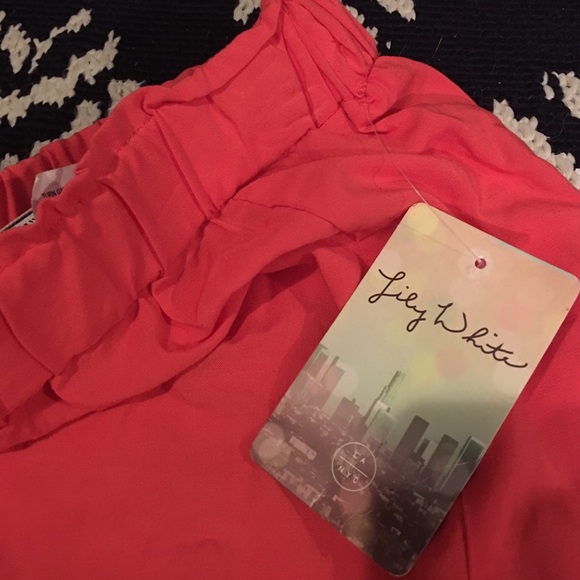 Lily White Shorts - Picture 3 of 4