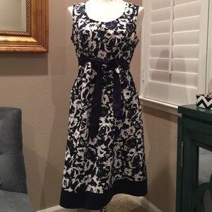Motherhood Maternity Navy print dress w/sash sz M
