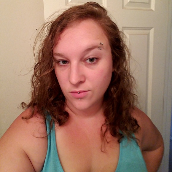 JEWELRY MODERN TO VINTAGE . ART GLASS . DISHES VINTAGE . CLOTHES OF ALL KINDS - Picture 3 of 8