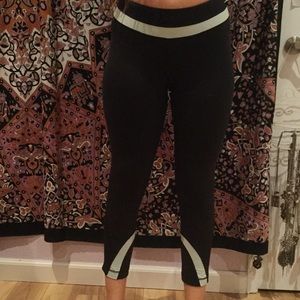 Lululemon crop black leggings (mint)