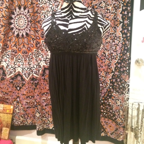 Short black dress with sequins