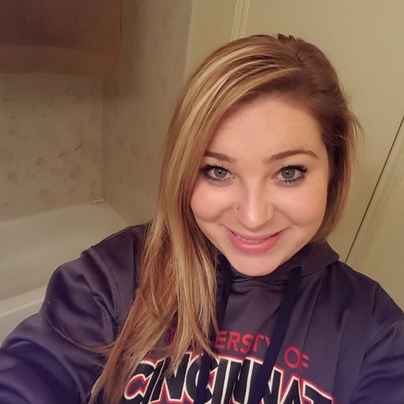 Meet your Posher, Ashley
