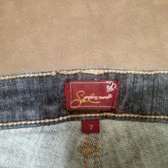 Jeans - Picture 2 of 3