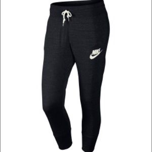 Nike Gym Vintage Capris