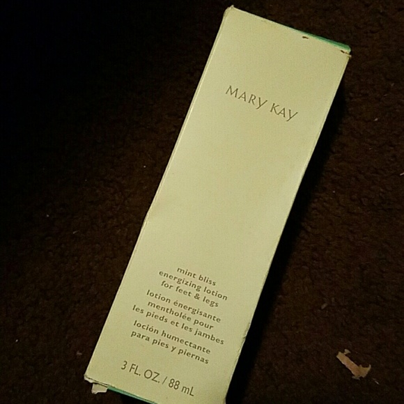 Mary Kay bundle - Picture 3 of 4