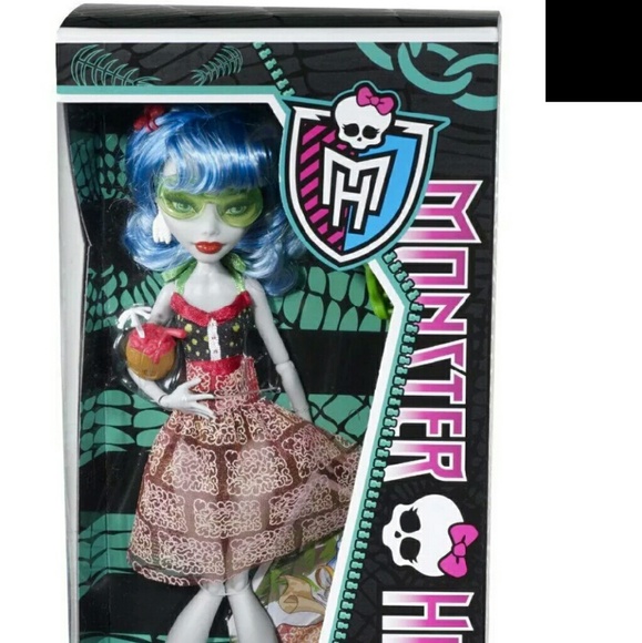 MONSTER HIGH GHOULIA YELP SKULL SHORES COLLECTION