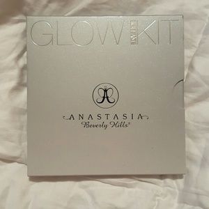 Anastasia Beverly Hills Glow Kit