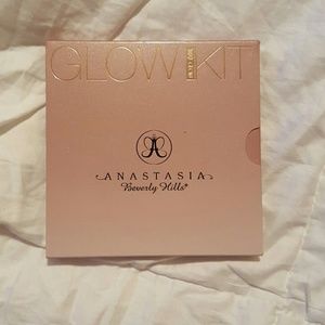 Anastasia Beverly Hills Glow Kit