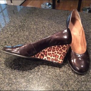 Aerosoles patent leather leopard heels.