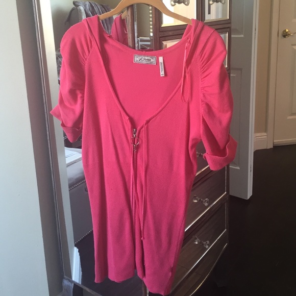 Guess blouse. - Picture 1 of 3