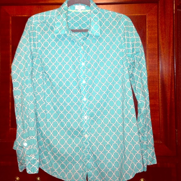 Beautiful Aqua Crown & Ivy Button Up💕