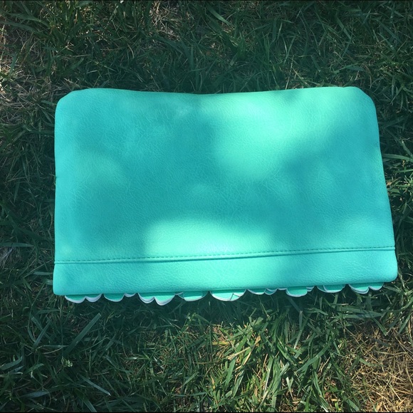 Clutch - Picture 2 of 3