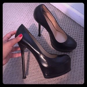 Yves Saint Laurent black tribute pumps Yves Saint Laurent black tribute pumps