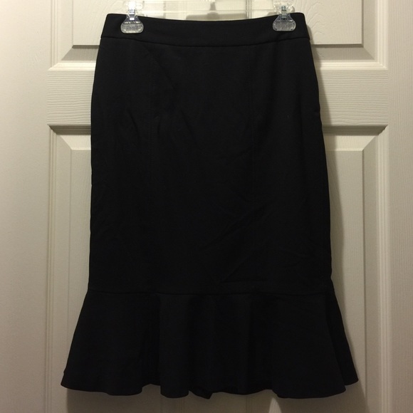 NWOT Ruffle Hem Pencil Skirt