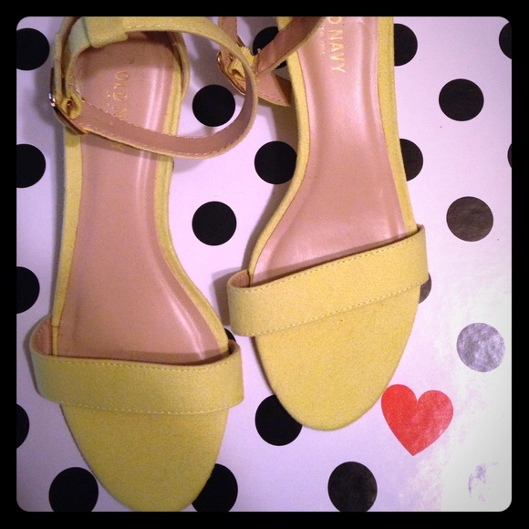 Old Navy Neon Yellow Wedge Sandal NWOT, Size 7