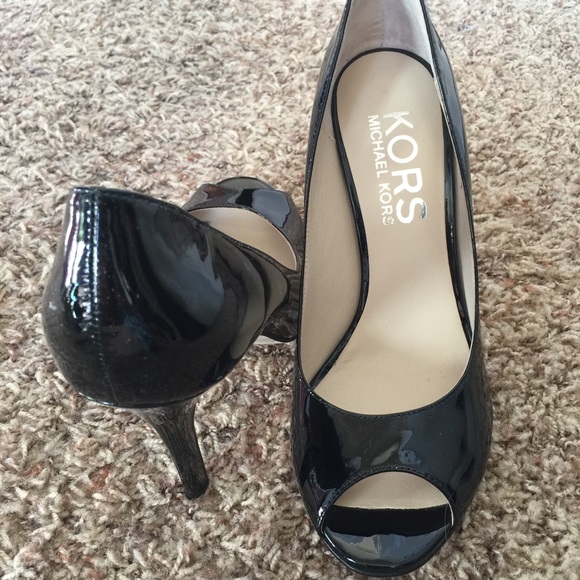 Kors by Michael Kors sz8 patent leather heel