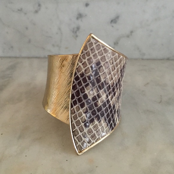 Gold/leopard pattern cuff bangle - Picture 2 of 2