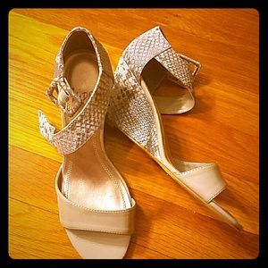 Gorgeous snakeskin wedges