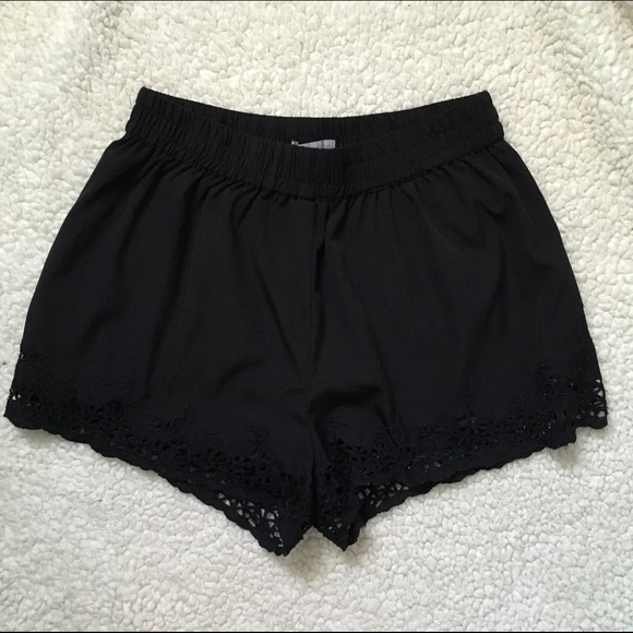 ⛔️ SOLD | Black Highwaisted Shorts