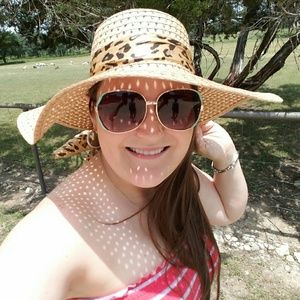 Meet your Posher, Candi