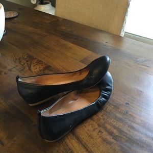Flats- shoes