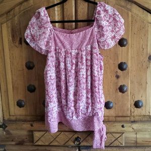 APT 9 brand Summer short sleeve top.