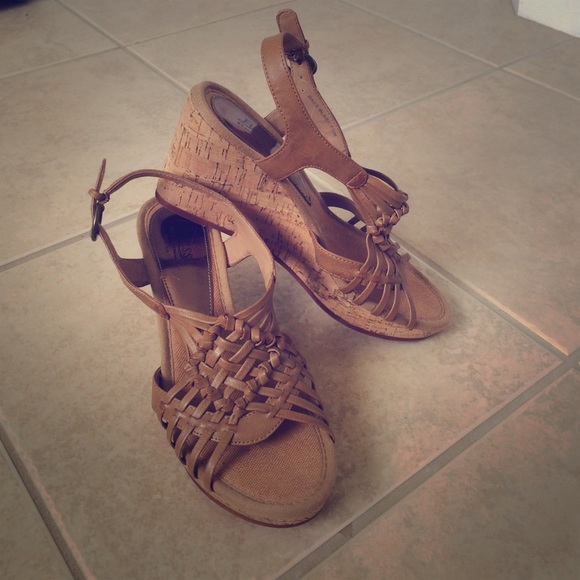 Bass tan wedges