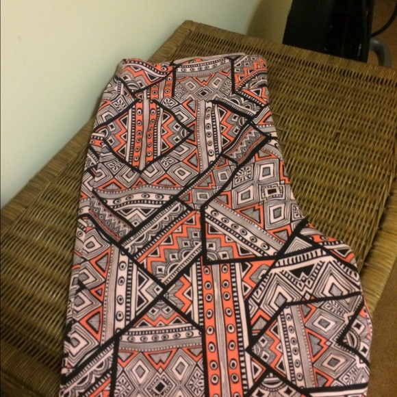 Plus Minx - Coral Geometric Shorts