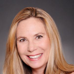 Meet your Posher, Debora