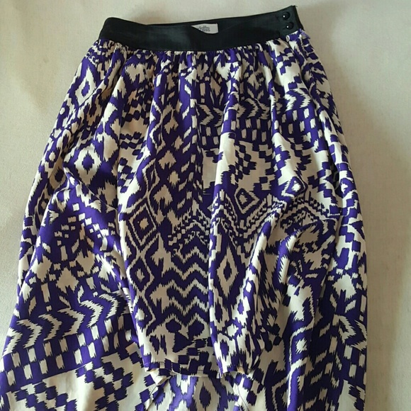 Beautiful hi low skirt - Picture 2 of 3