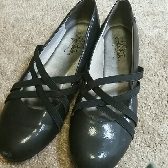 Life stride flat shoes