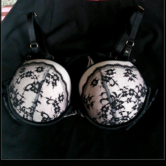 SOLD Very Sexy Flirt Demi Bra - Picture 2 of 4