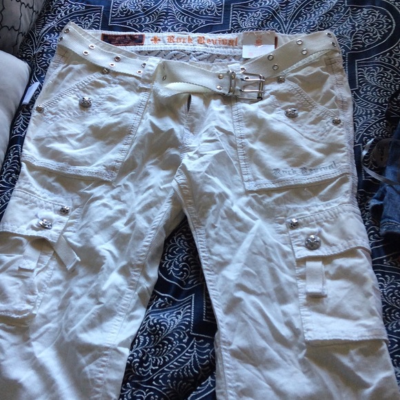 White new with tag Rock Revival cargo Capri