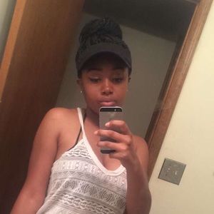 Meet your Posher, Cierra