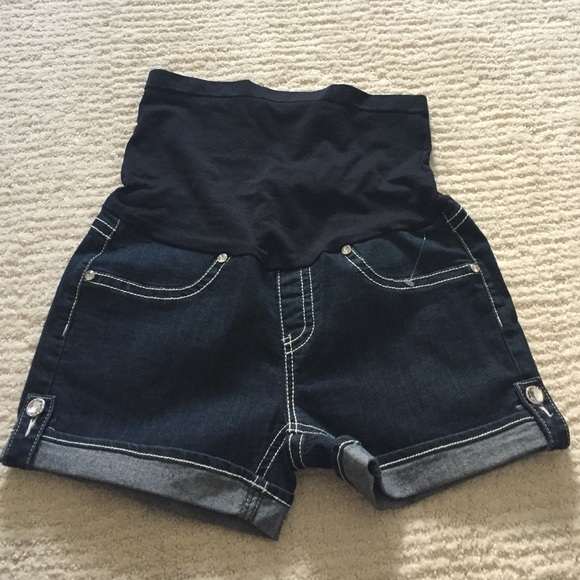 Maternity shorts