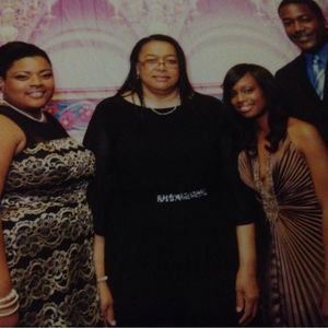 Meet your Posher, Linda