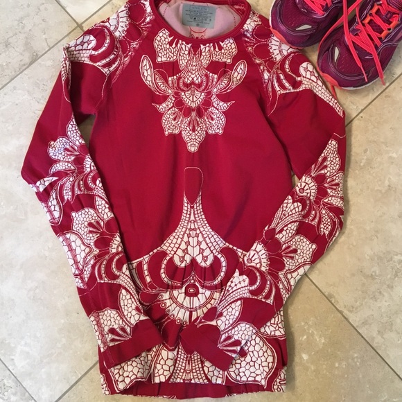 Athleta running top