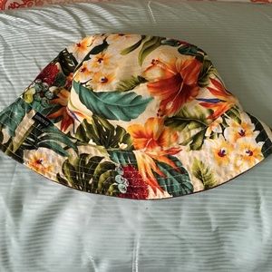 Reversible bucket hat