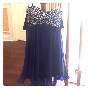Gorgeous dark blue, short prom dress