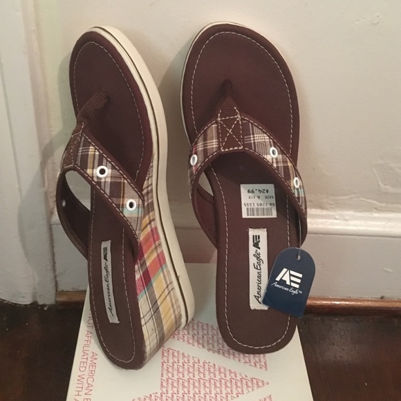 American Eagle brown thong sandal