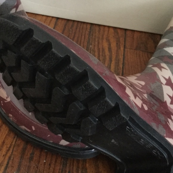 Burberry rain boots - Picture 2 of 4