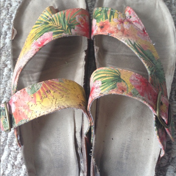 Sandals - Picture 2 of 4