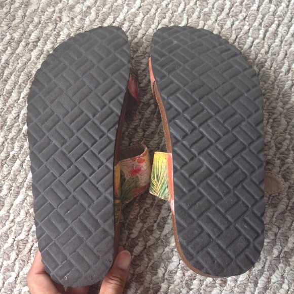 Sandals - Picture 4 of 4