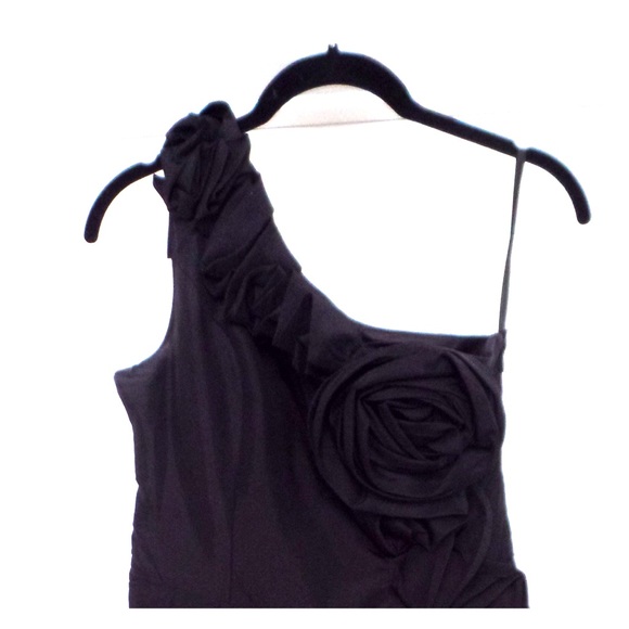 Romeo & Juliet Couture one-shoulder LBD