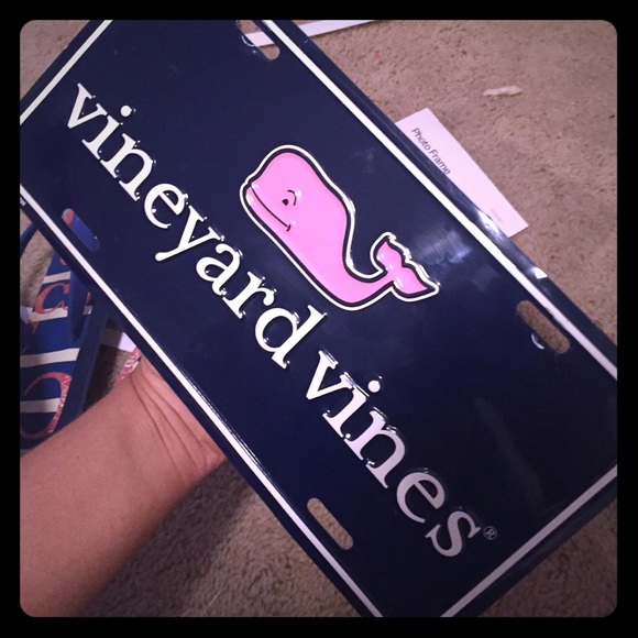 Vineyard vines front plate