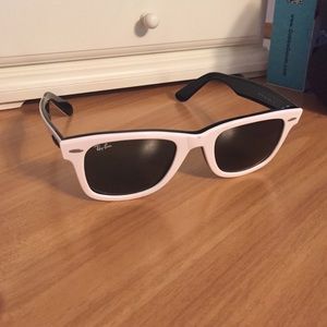 Authentic white wayfarer RayBans. Comes with case