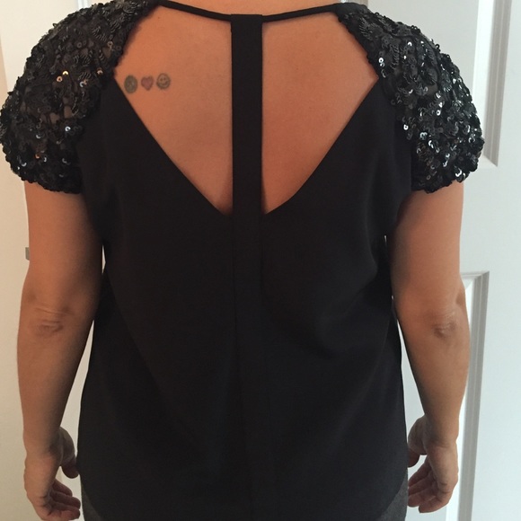 Top - Picture 2 of 2