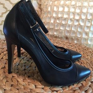 Sexy black pumps! Final price.